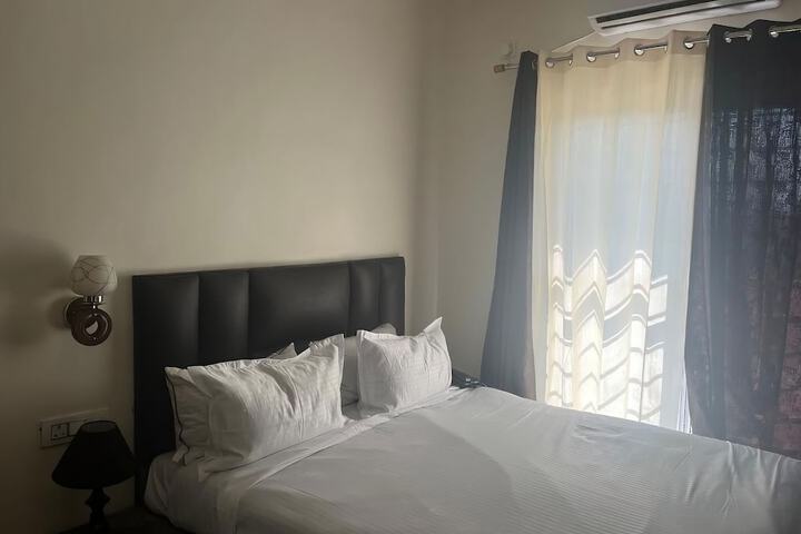Room 2 of 9