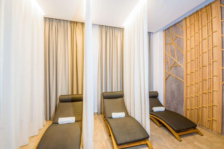 Spa 158 of 312
