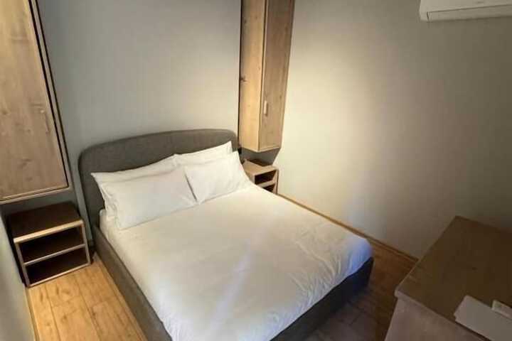 Room 52 of 93
