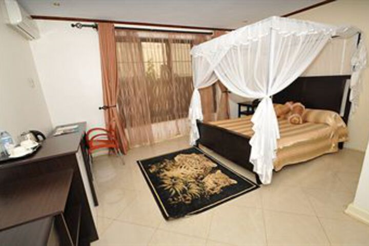 Room 6 of 33
