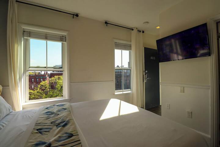 Room 34 of 93