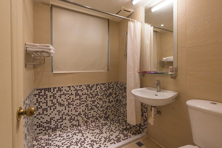 Room 37 of 48