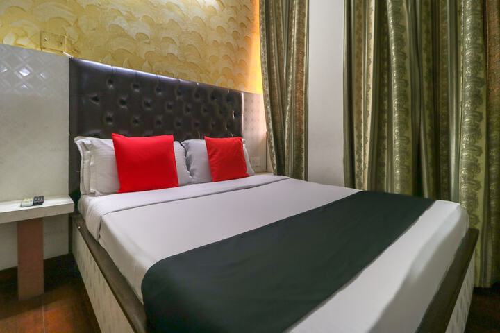 Room 6 of 17