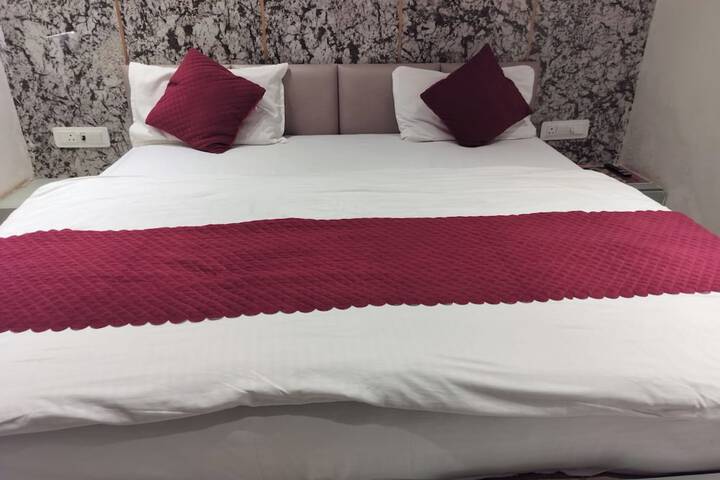 Room 15 of 36