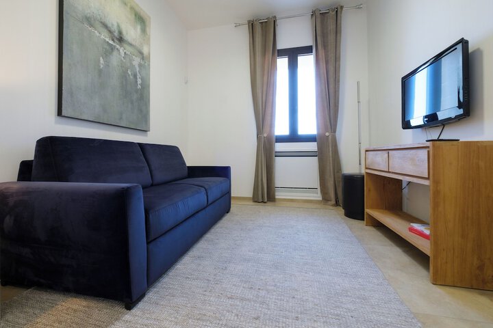 Room 12 of 36