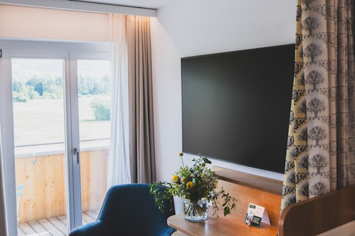 Room 9 of 102