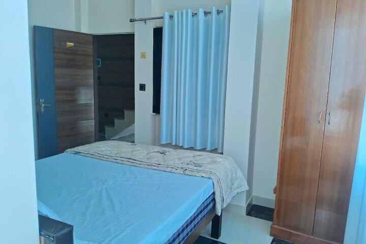 Room 12 of 22