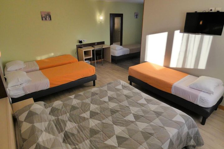Room 16 of 35