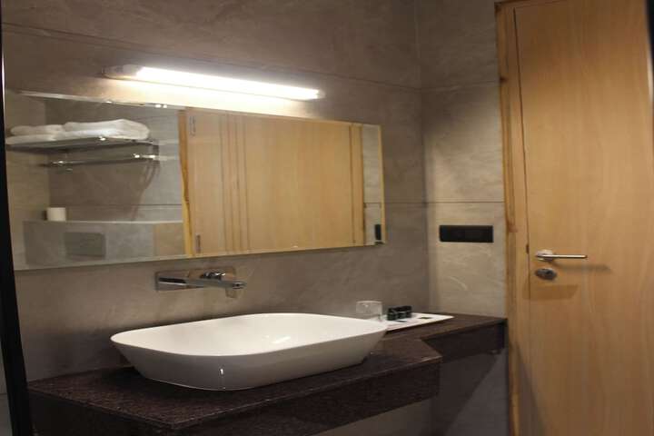 Room 47 of 77