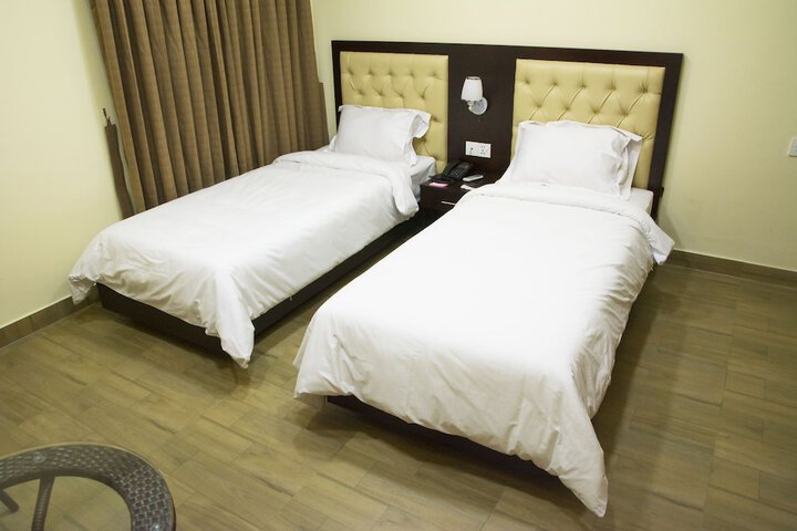 Room 9 of 20