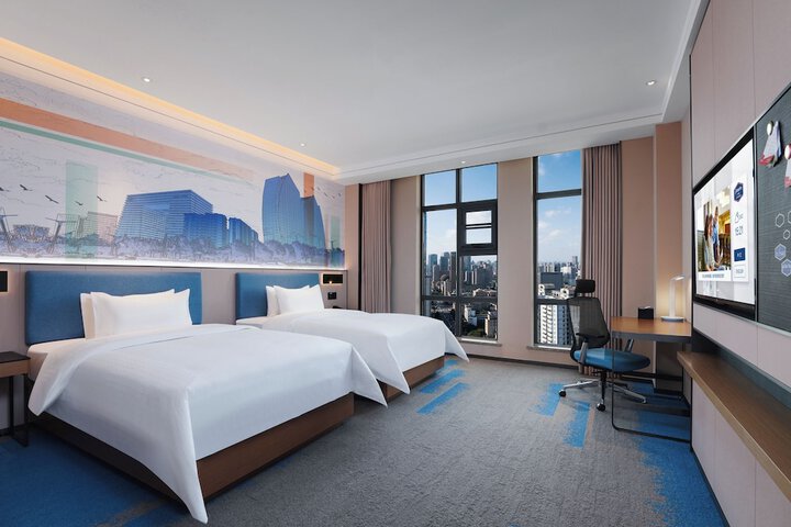 Room 9 of 35