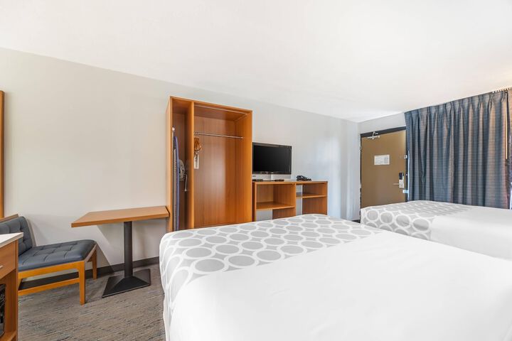 Room 17 of 40