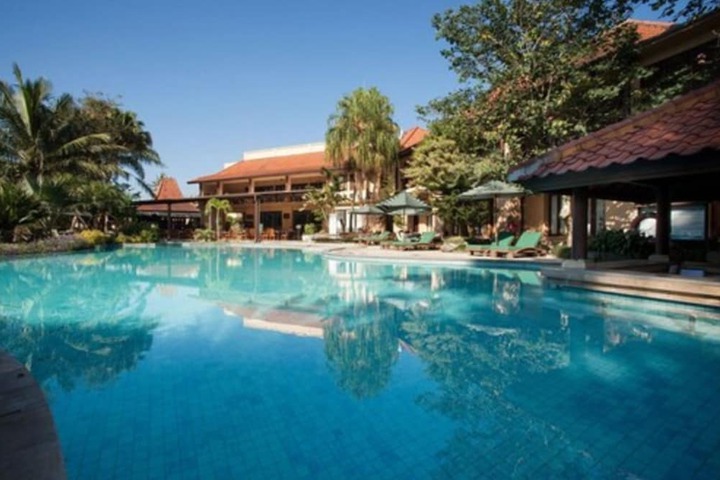 Pool Hotel