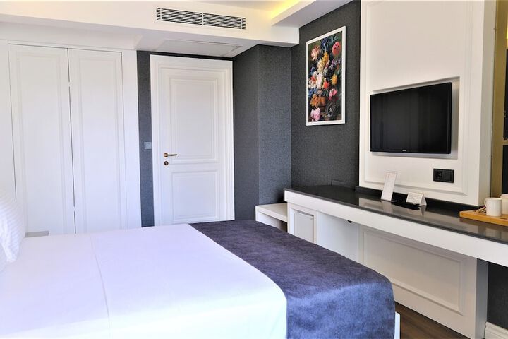Room 27 of 68
