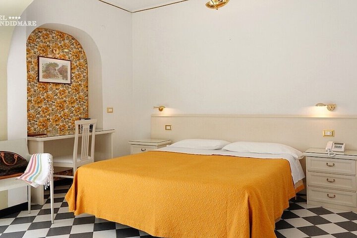 Room 2 of 44