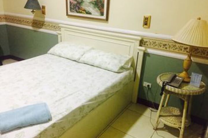 Room 5 of 25
