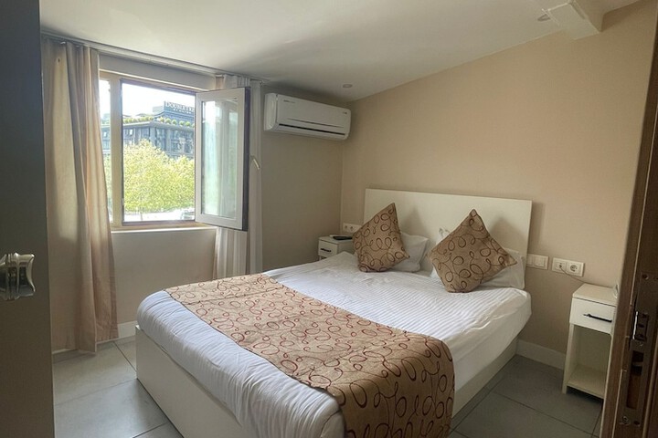 Room 14 of 27