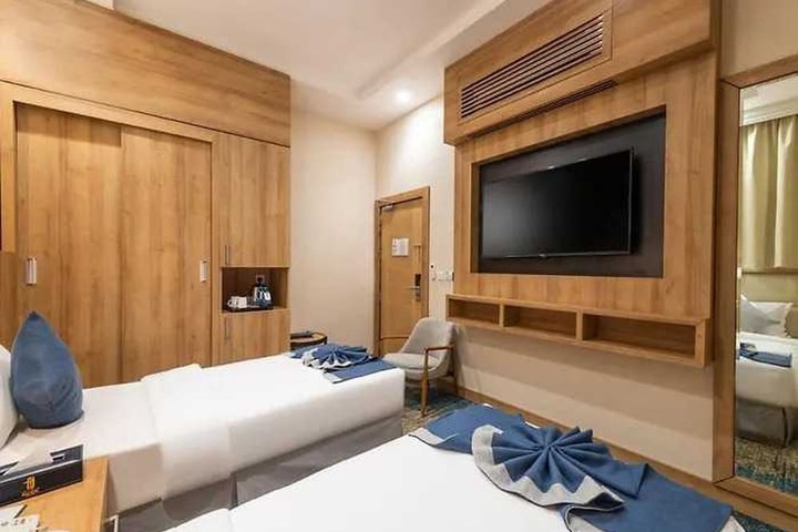 Room 32 of 44