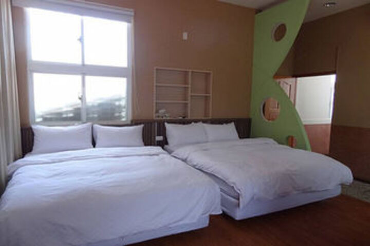 Room 21 of 32