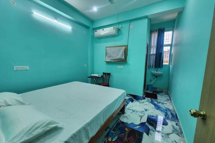 Room 6 of 18