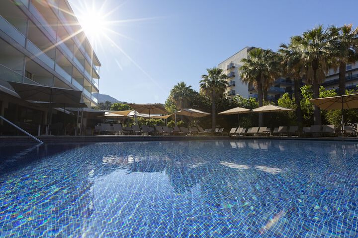 Hotel with Pool