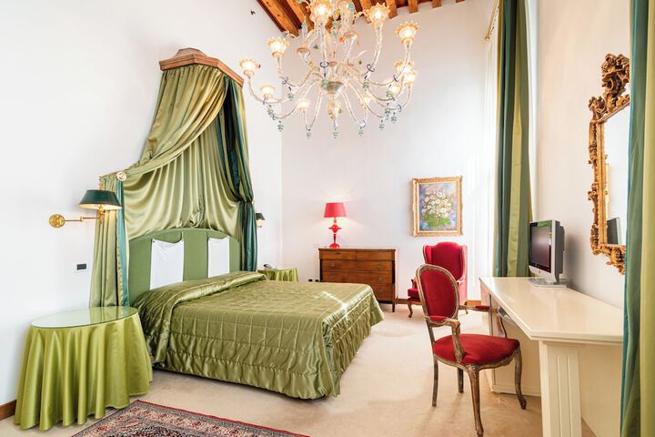 Room 40 of 80
