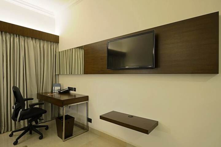 Room 12 of 30