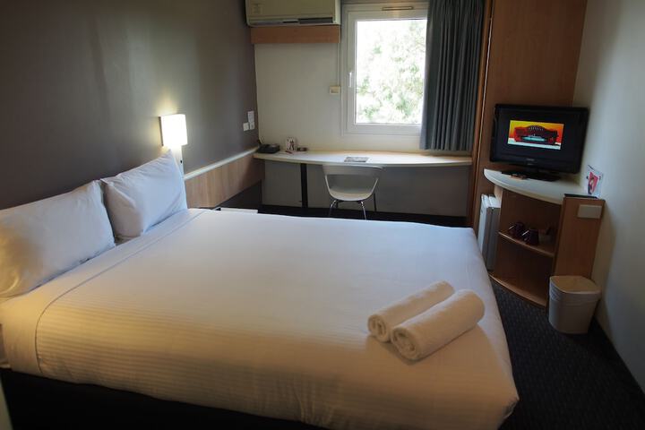 Room 12 of 33