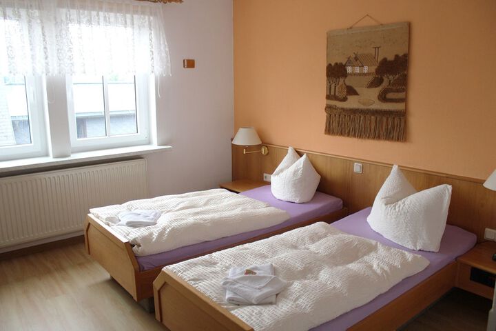 Room 9 of 12