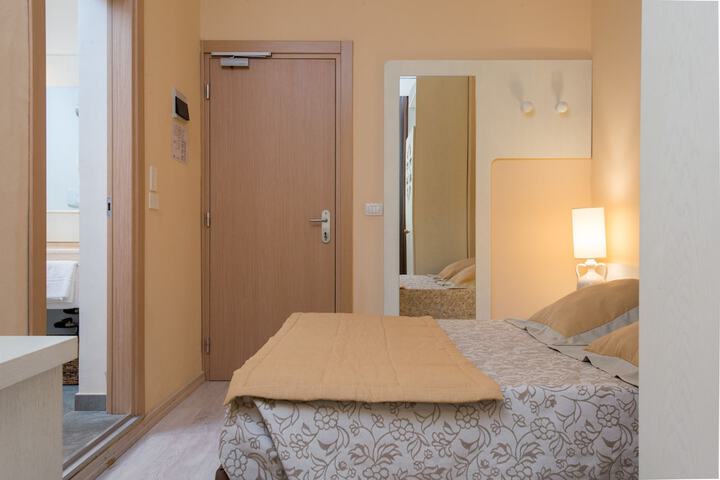 Room 11 of 60