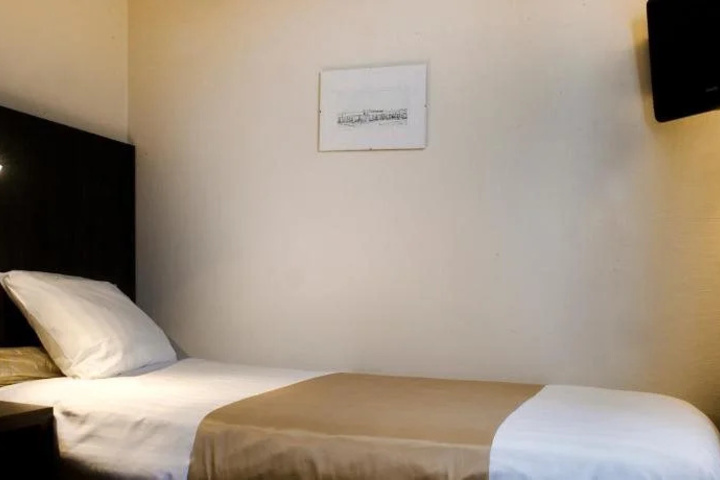 Room 2 of 7