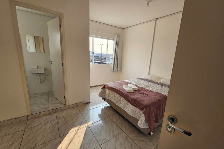 Room 4 of 8