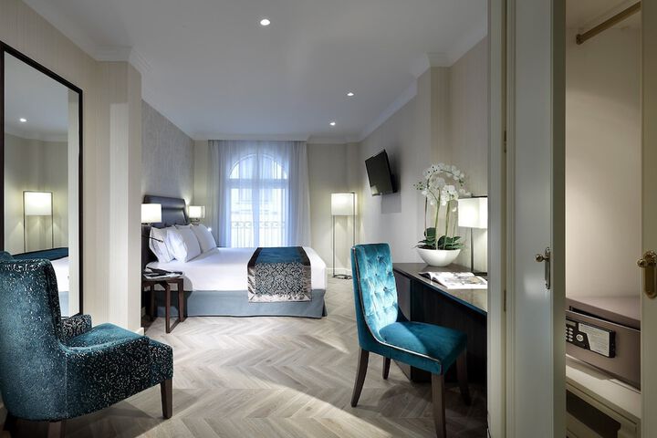 Room 15 of 42