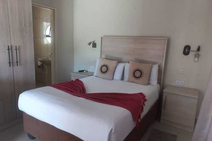 Room 4 of 27