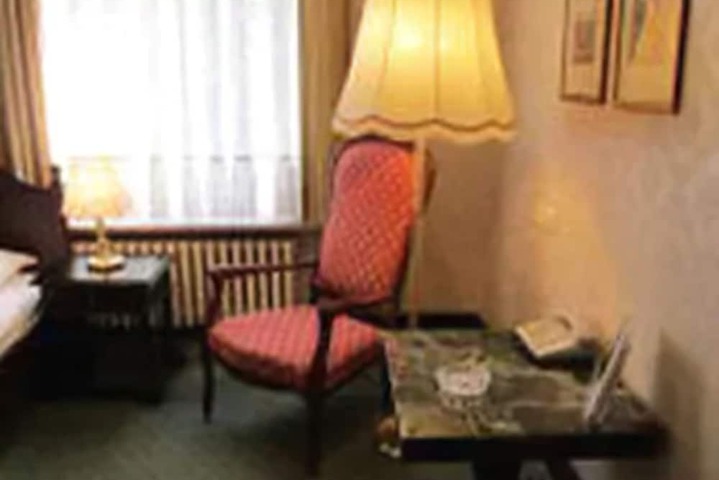 Room 4 of 13
