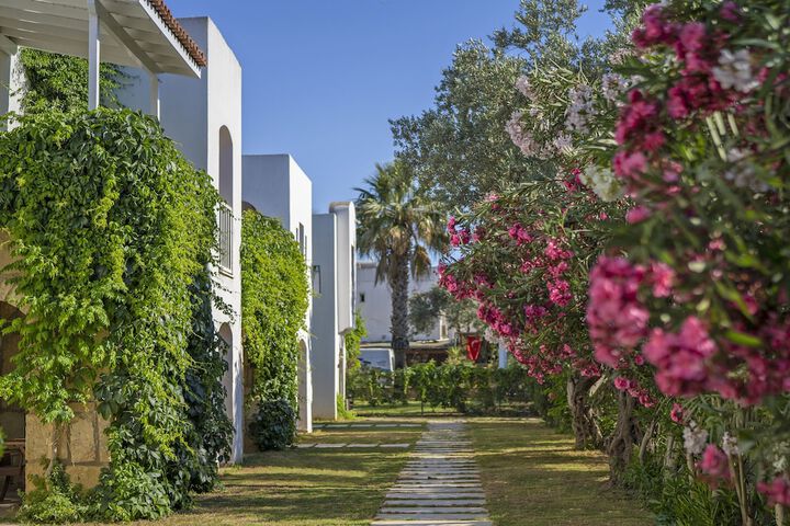 Hotel Exterior 47 of 55