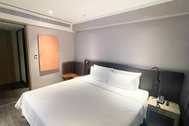 Room 48 of 53