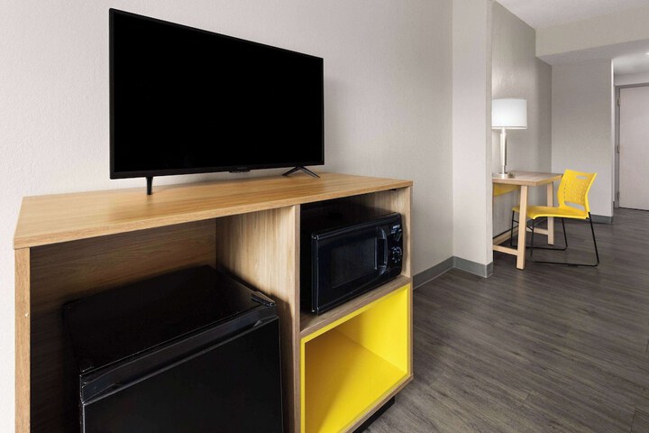 1 King Bed Suite (2 of 33)
