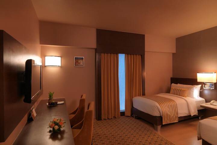 Room 12 of 33