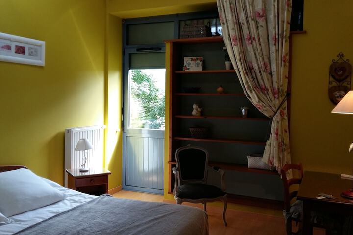 Room 2 of 6