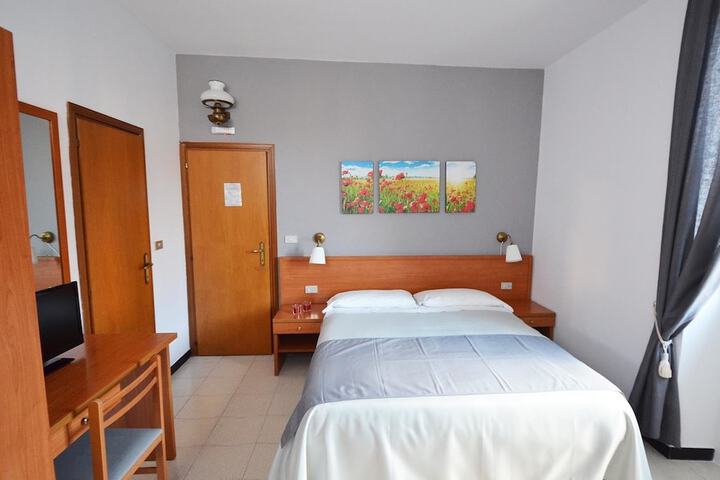 Room 15 of 32