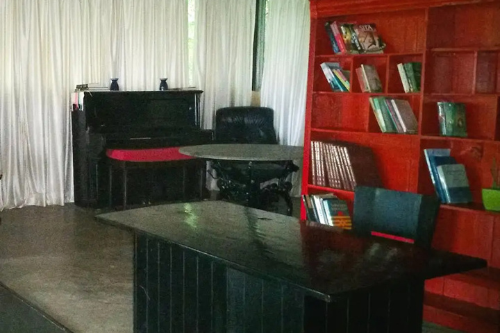 Room 10 of 15