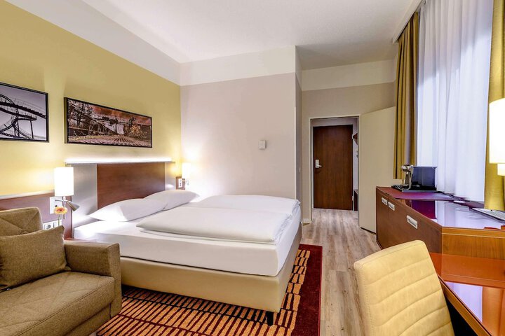 Room 15 of 51