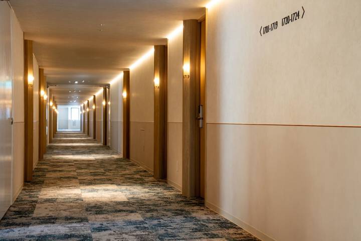 Ballroom/Hall 186 of 200