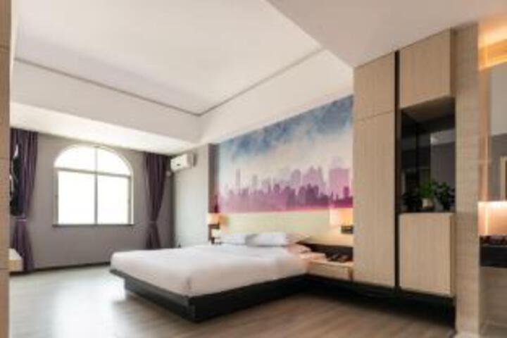 Room 14 of 16