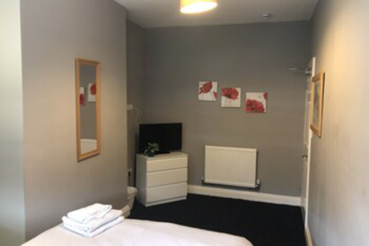 Room 28 of 40