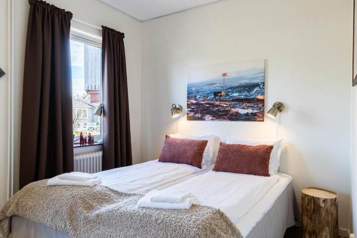 Room 2 of 36