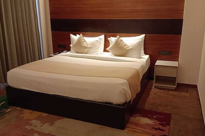 Room 5 of 13