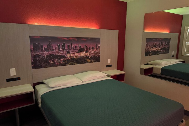 1 Queen Bed (27 of 44)
