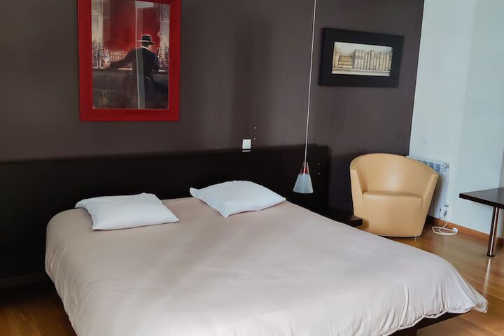 Room 15 of 33